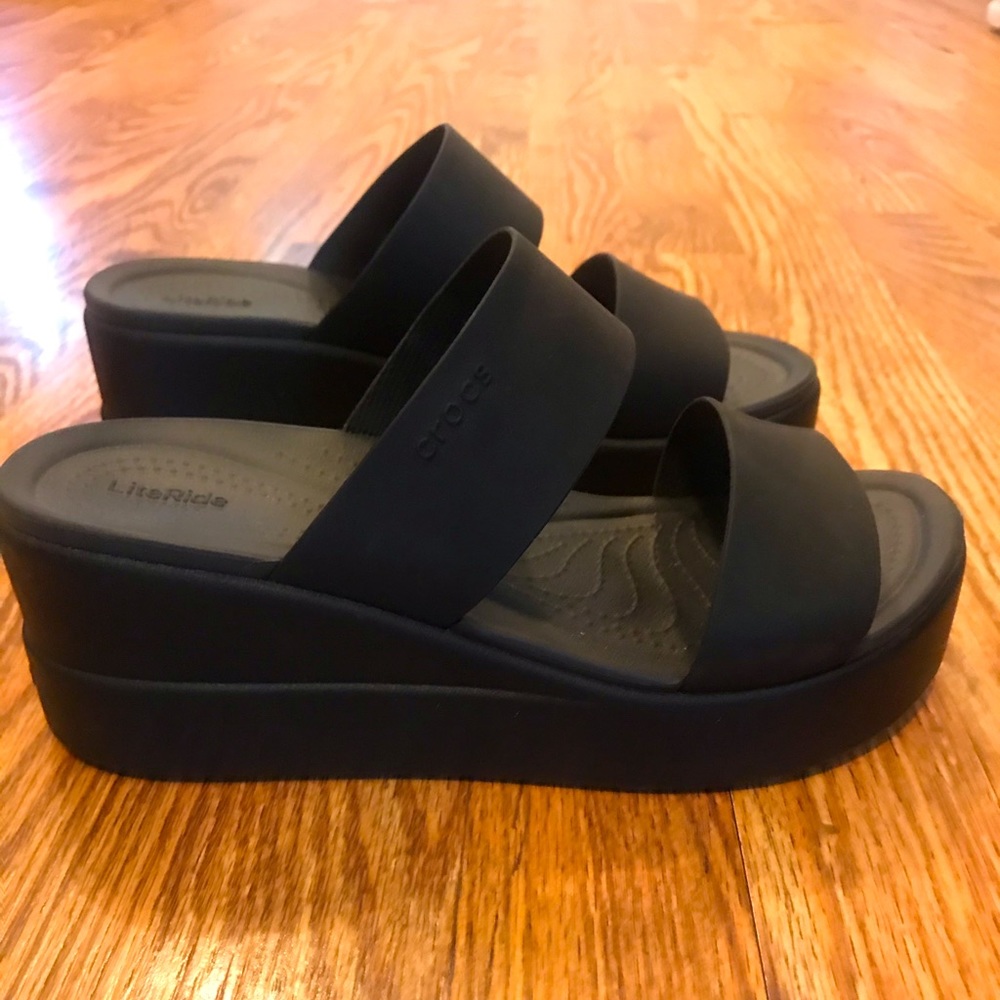 Crocs Brand Brooklyn Mid Wedge